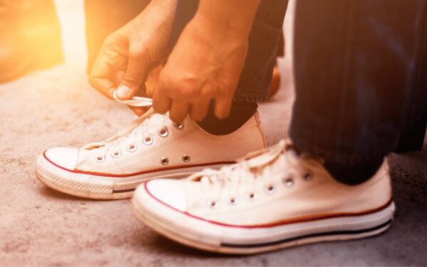 Hình 5: Giày thể thao thoải mái, dễ dàng đi lại